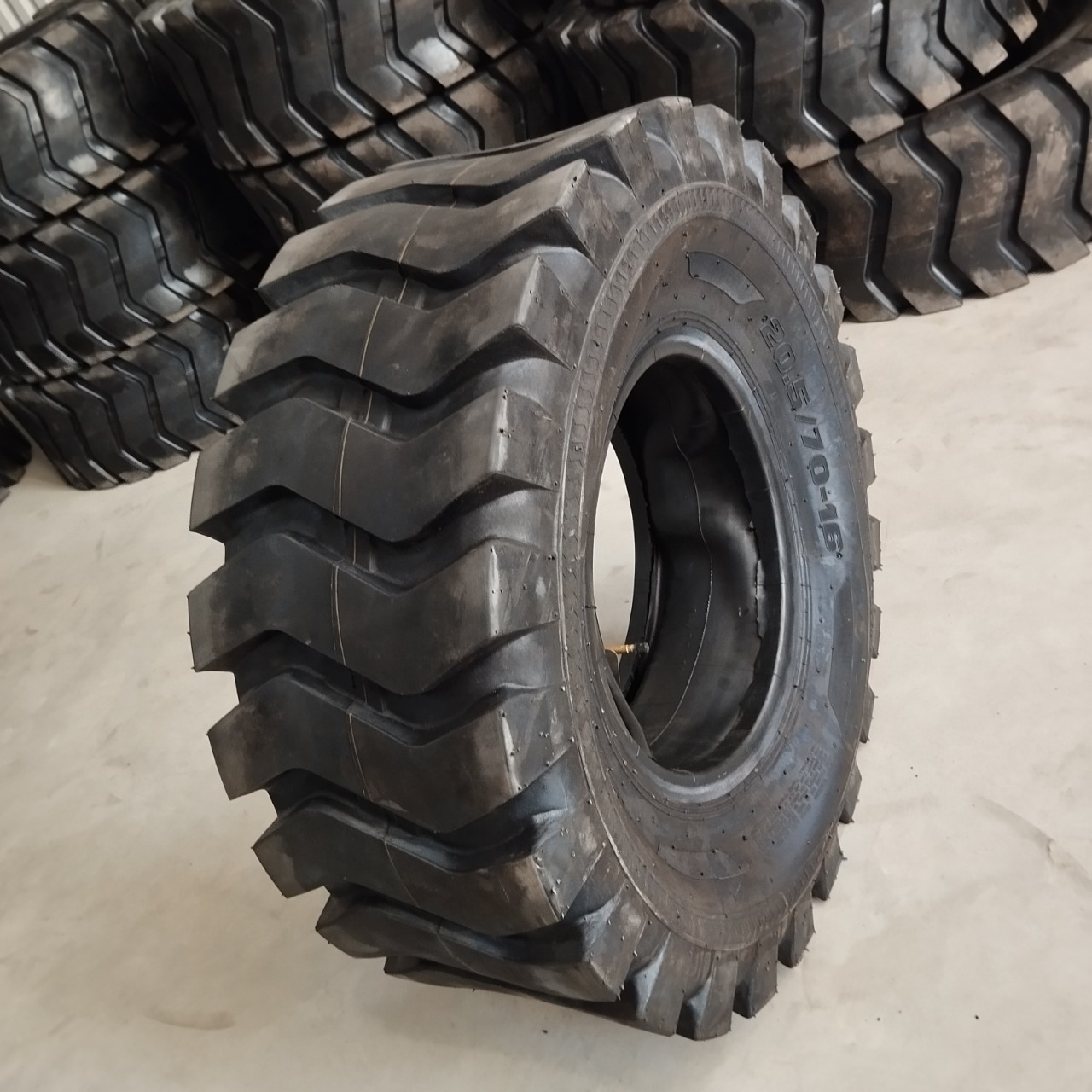 Lốp xúc lật 20.5/70-16