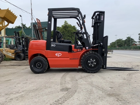 Xe nâng mẫu 3